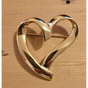TRIFARI VINTAGE Gold Heart Brooch Pin Statement‎ Jewelry Fashion Accessory Gift